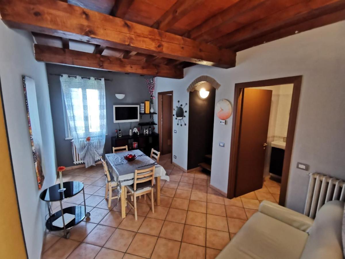 Apartment In The City Center With Self Check-In 파르마 외부 사진